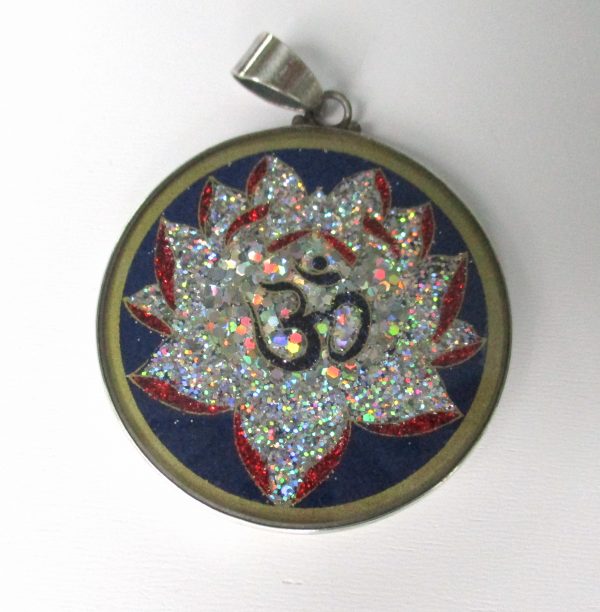 Om pendant