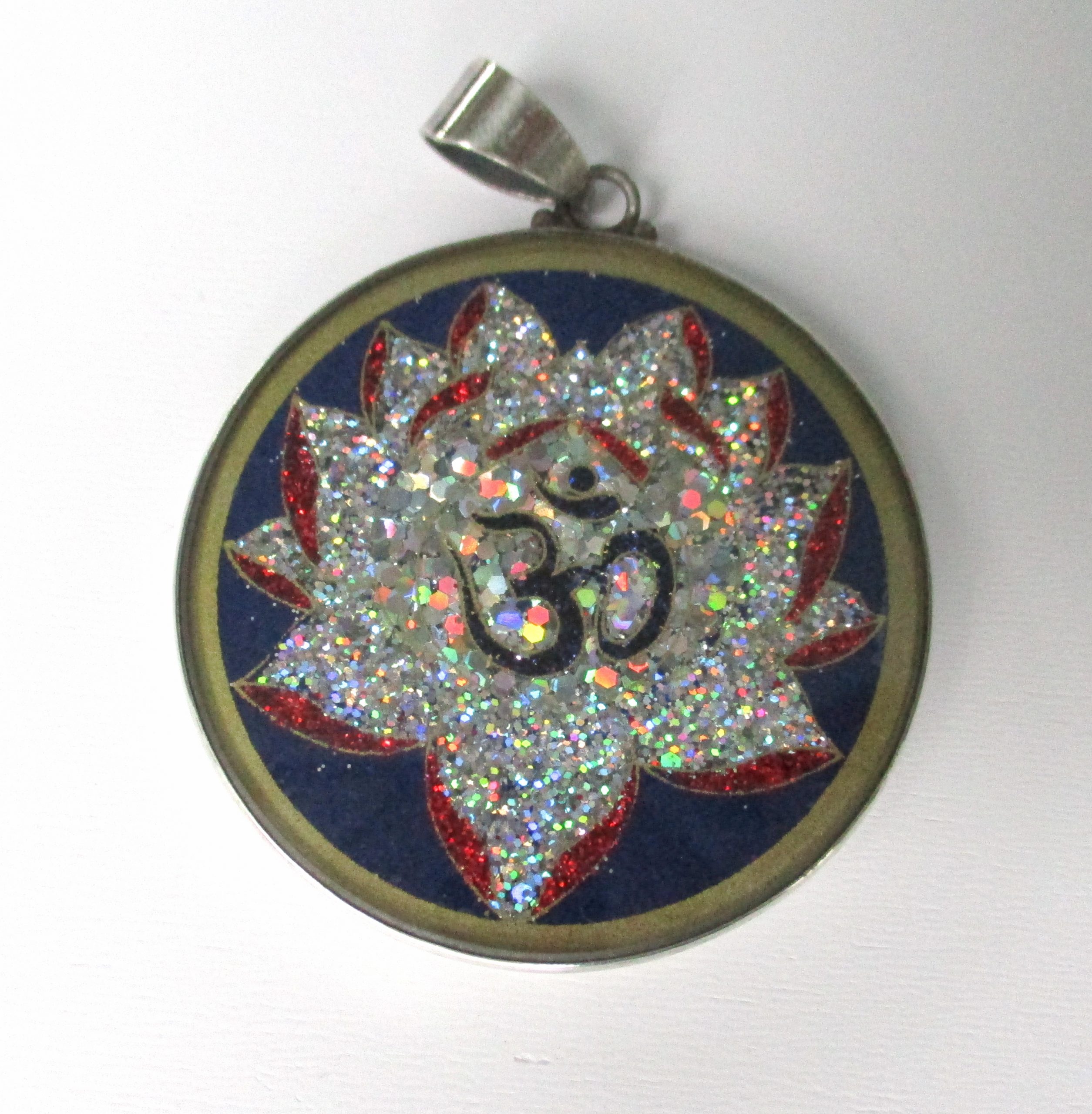 Om pendant