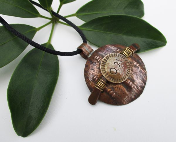 Om pendant