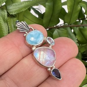 Gemstone pendant