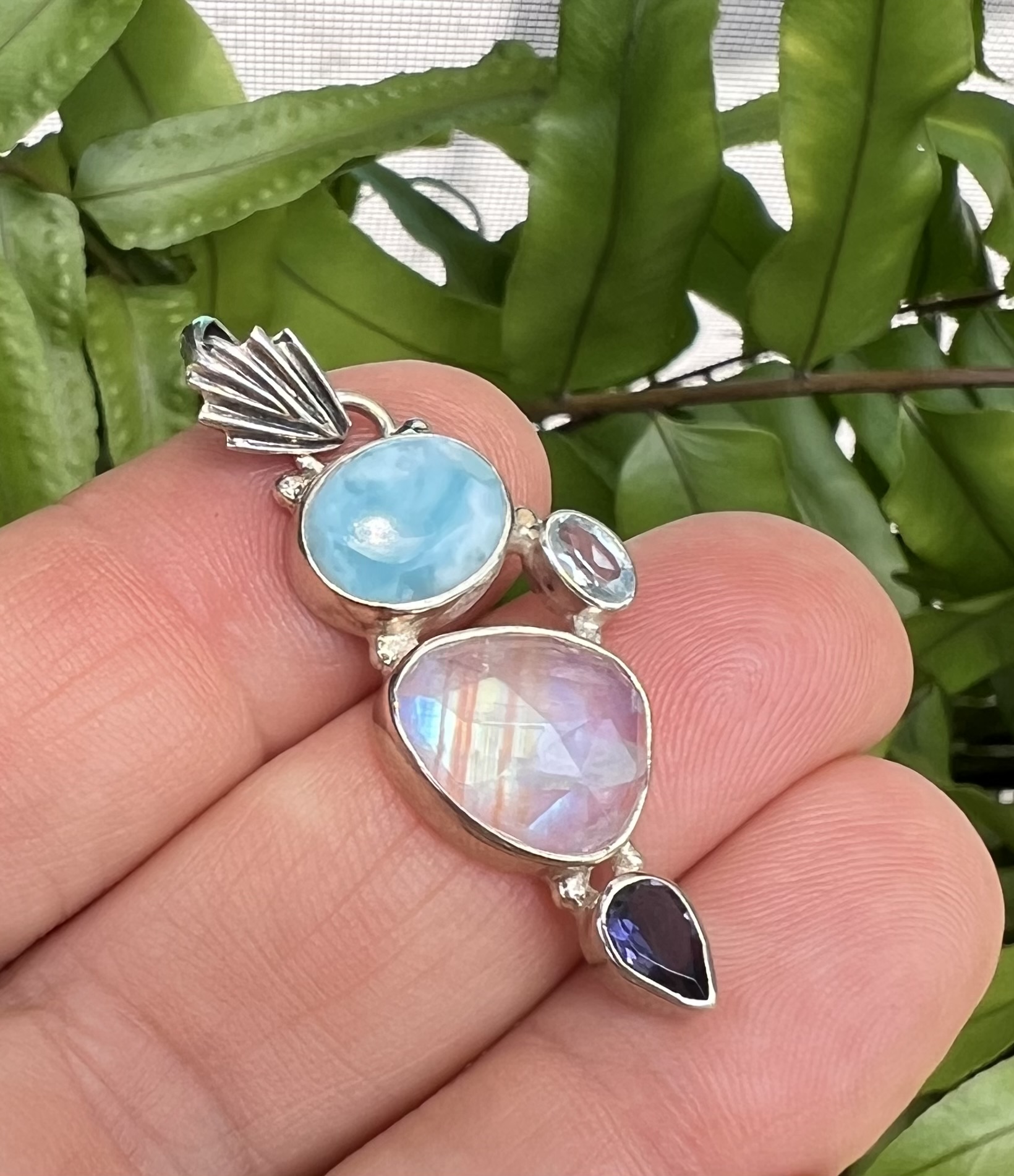 Gemstone pendant