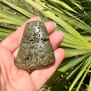 Epidote palm stone
