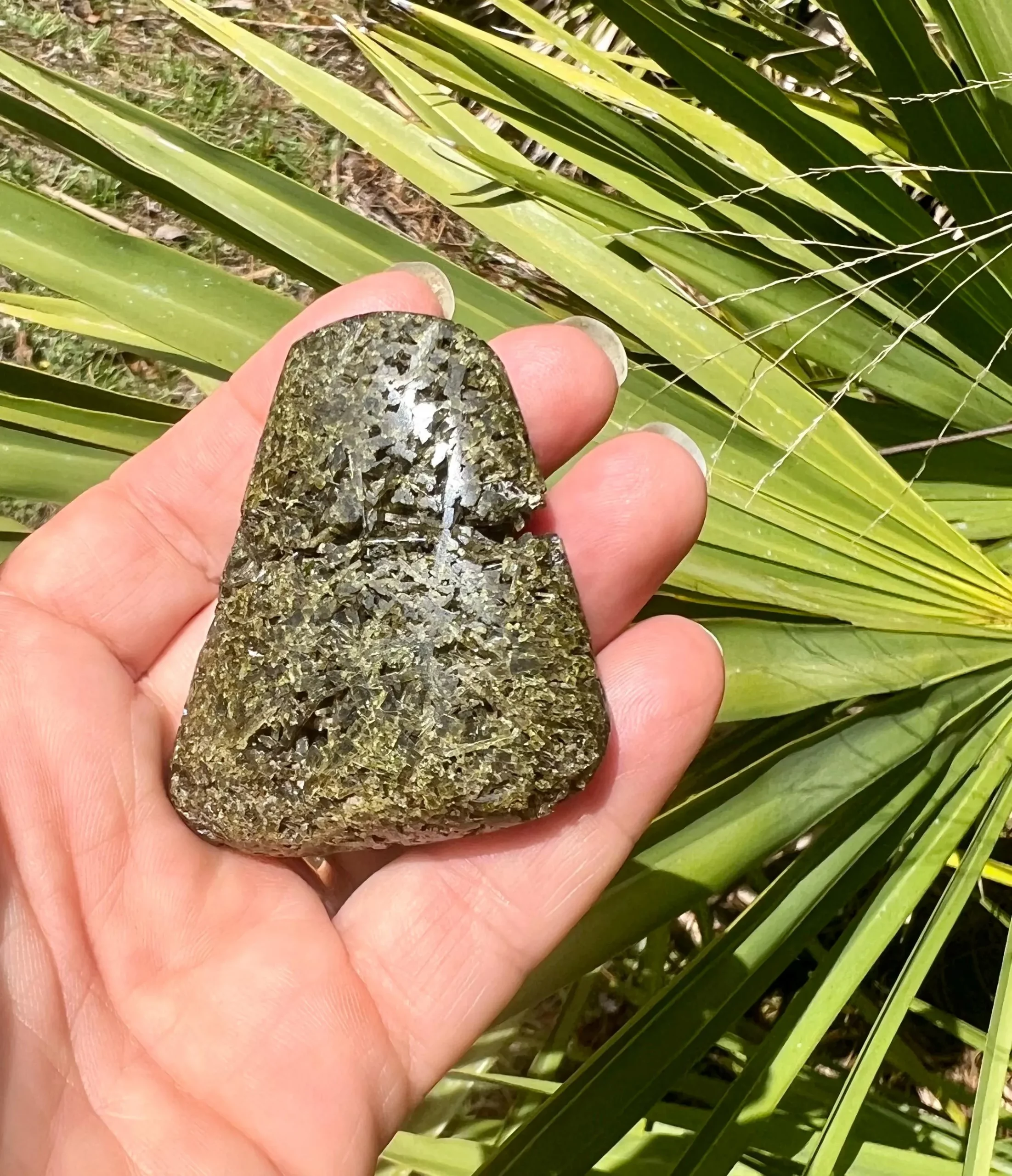 Epidote palm stone